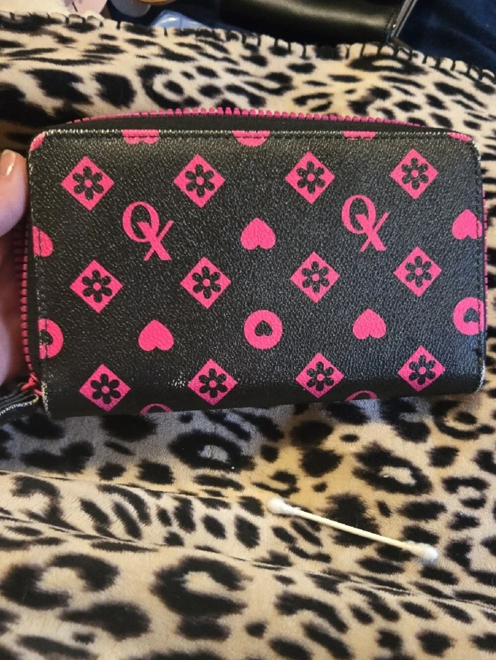XOXO Black and Hot Pink Patterned Wristlet Phone Case